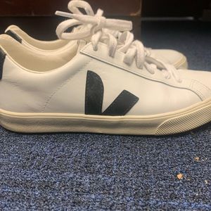 Vejas size 38/US 7 black